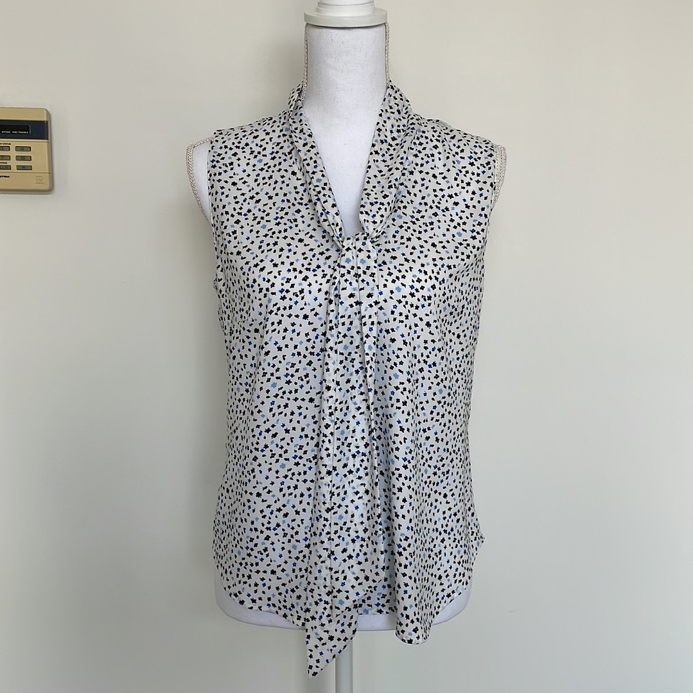 Ann Taylor - white/blue floral sleeve-less blouse with tie/bow neck US SMALL